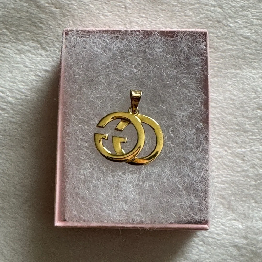 18k Solid Yellow Gold GG Pendant Unisex 2.11 gm Brand New - Picture 3 of 5